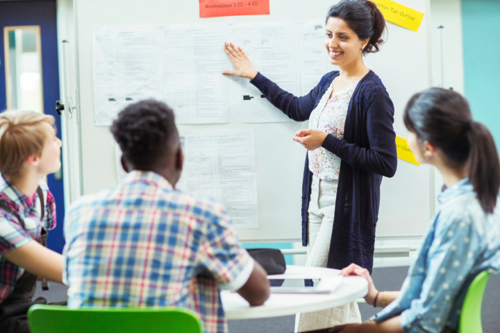 teacher lecturing students